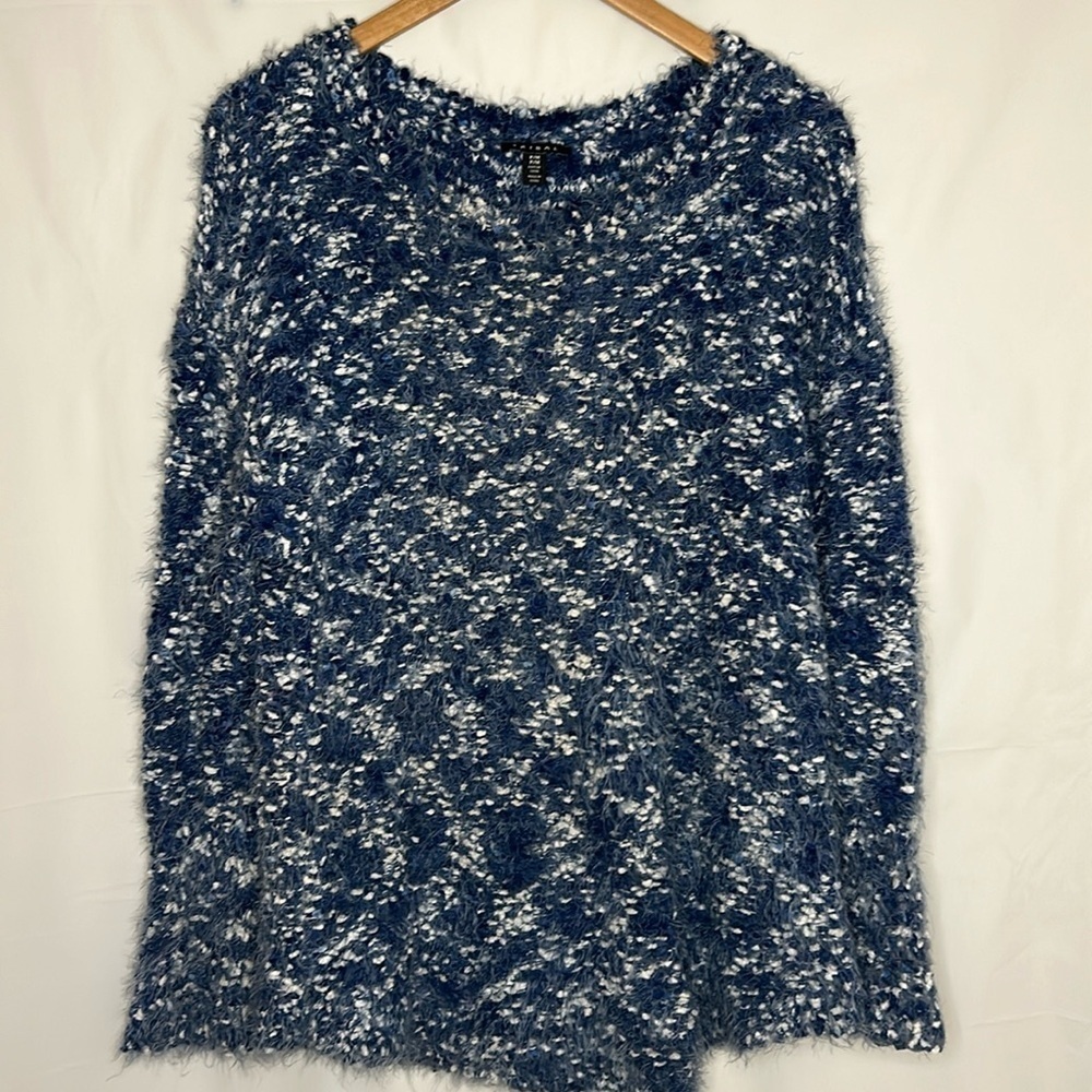 Knitted sweater women’s size medium fuzzy soft Tribal teddy bear cabin core